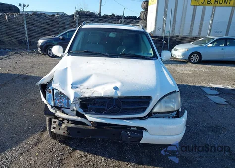 2000 Mercedes-Benz Ml 320 z USA, uszkodzony, nr VIN 4JGAB54EXYA153360